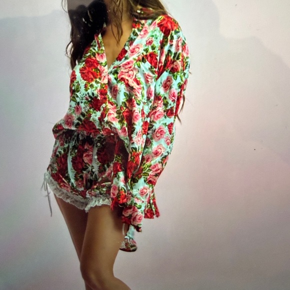 Selkie Roses are red silk slumber party set - Picture 13 of 15